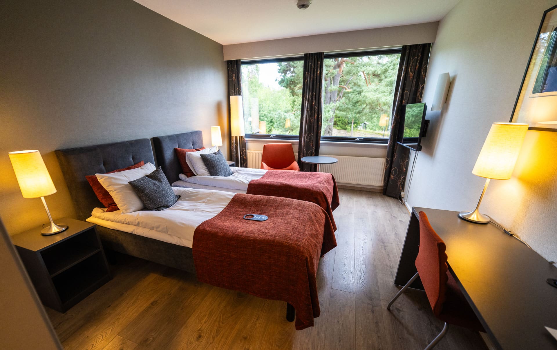 Hotellrom med sittegruppe på Hurdalsjøen Hotell & Spa