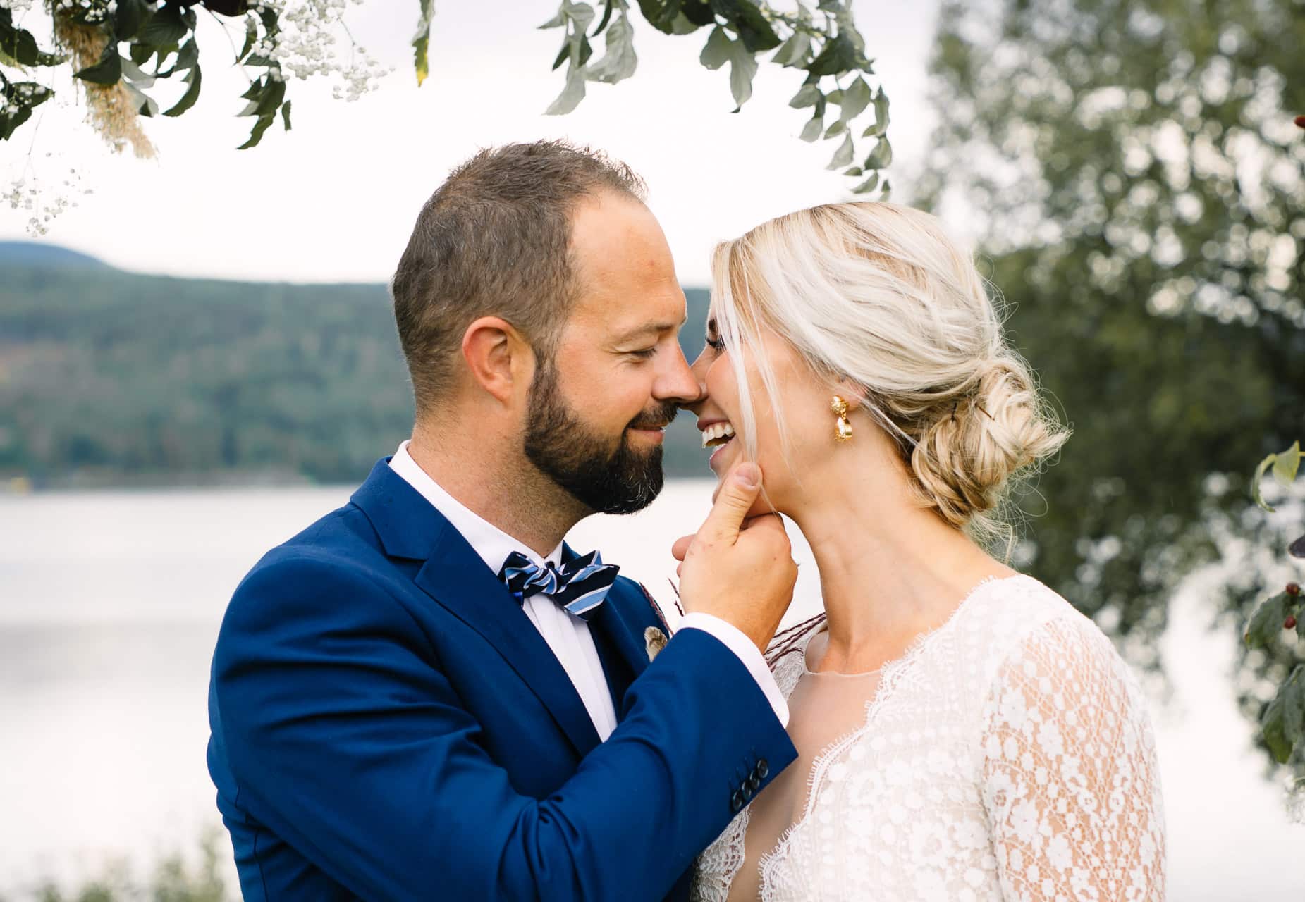 Bride and groom by Lake Hurdal at Hurdalsjøen Hotell & Spa